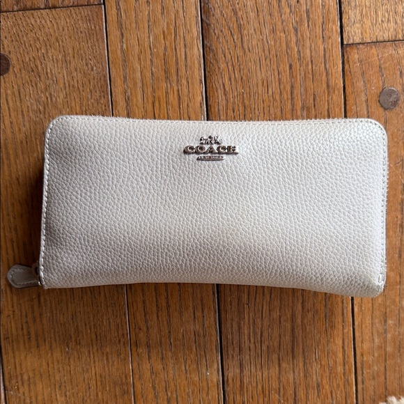 Coach Cream Leather Wallet - Picture 1 of 6